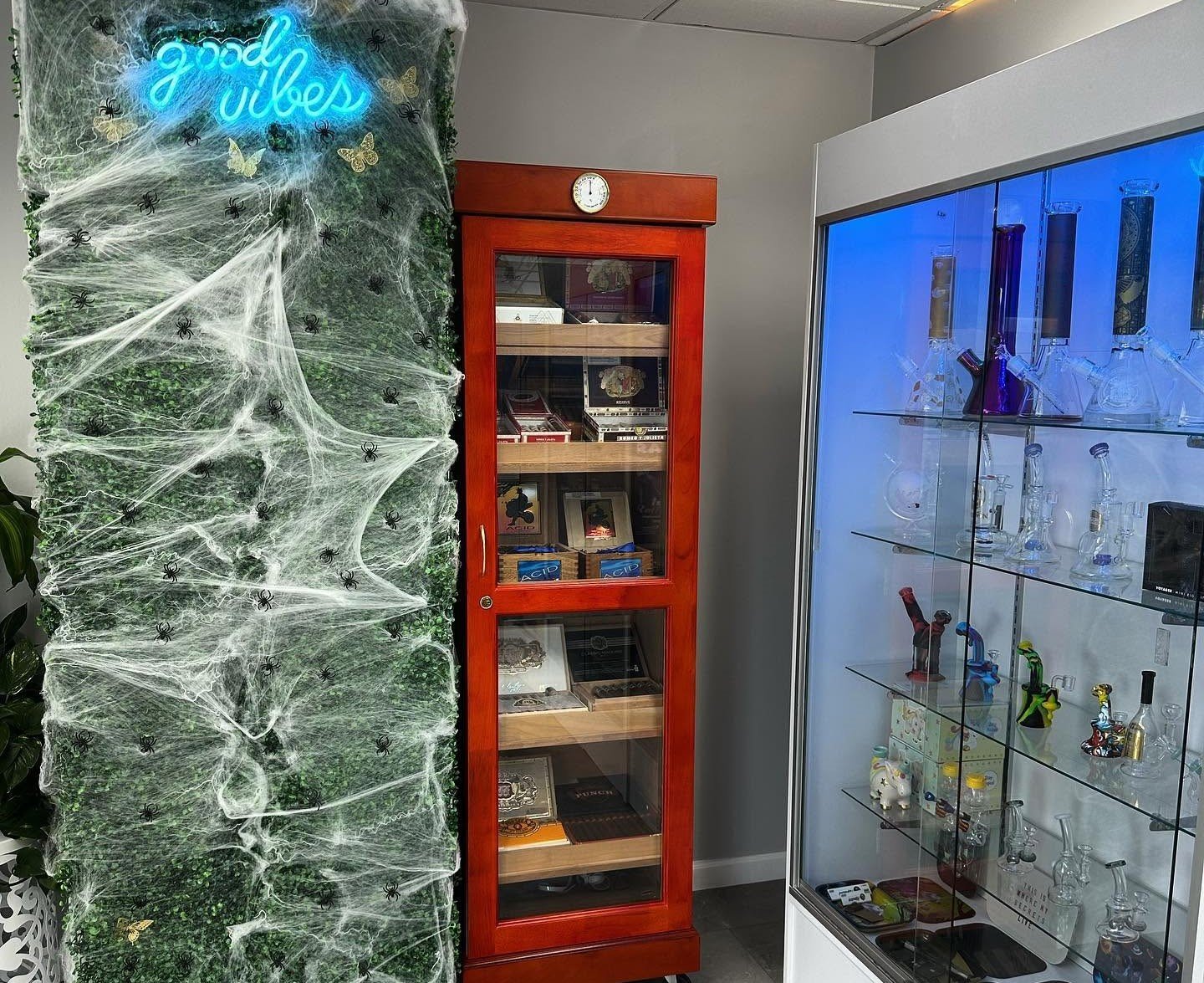 Vape Vibes Salem NH storefront selling ZYN and vape products